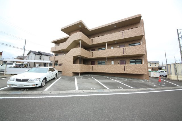 虹の丘BRAINの駐車場