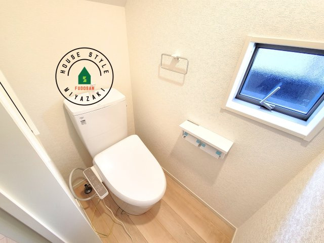 宮崎市熊野第5-2棟（1号棟）の内観：施工例|温水洗浄便座を完備しております。