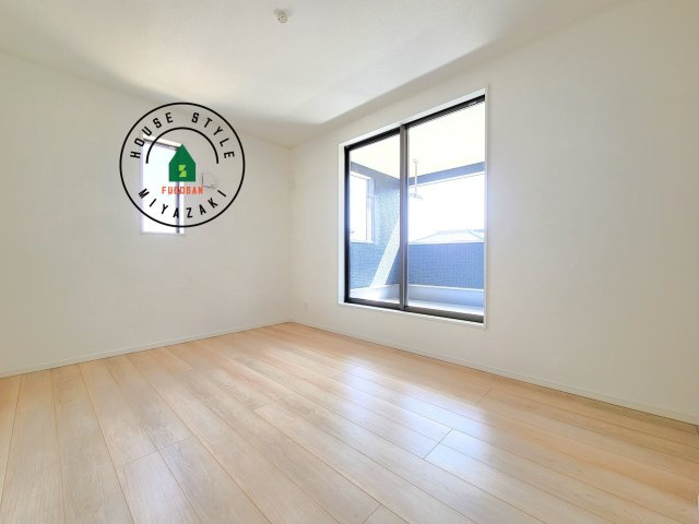 宮崎市熊野第5-2棟（1号棟）の内観：施工例|主寝室には収納力に優れたクローゼットがありますので、お部屋もすっきり片付きます。