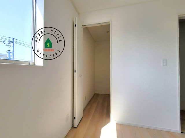 宮崎市熊野第5-2棟（1号棟）の内観：施工例|洋服や大きな荷物が多い方や人数の多いご家族などは、一般的なクローゼットよりもウォークインクローゼットのほうが使い勝手が良いです。