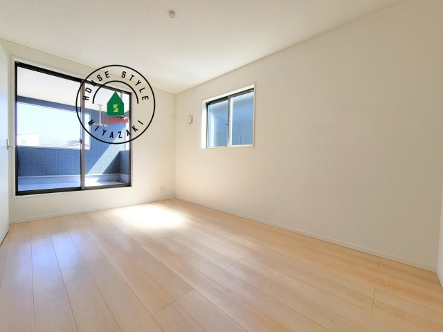 宮崎市熊野第5-2棟（1号棟）の内観：施工例|柔らかい陽光が差し込む明るいお部屋を演出する設計。彩光の取れる窓が気持ちの良いお部屋を創り上げます。