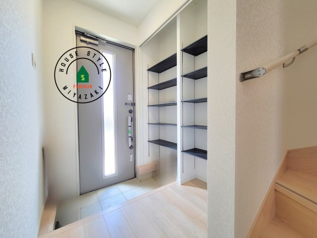 宮崎市熊野第5-2棟（1号棟）の防犯設備|【電子キー】 玄関ドアのカギの開け閉めも、これからは電子錠でスマートに。