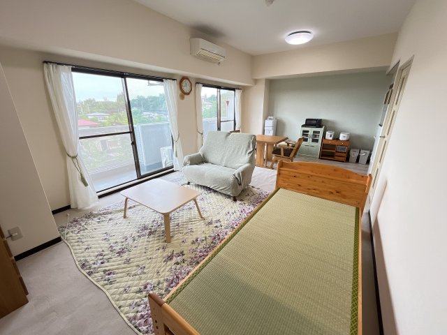 ロイヤルリゾート琵琶湖(琵琶湖眺望)の居間・リビング