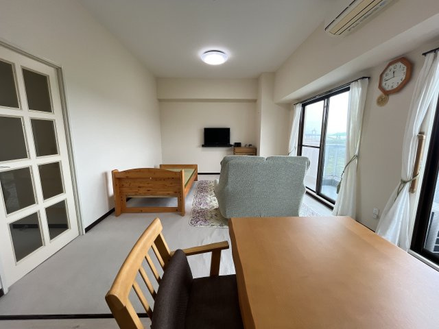 ロイヤルリゾート琵琶湖(琵琶湖眺望)の居間・リビング