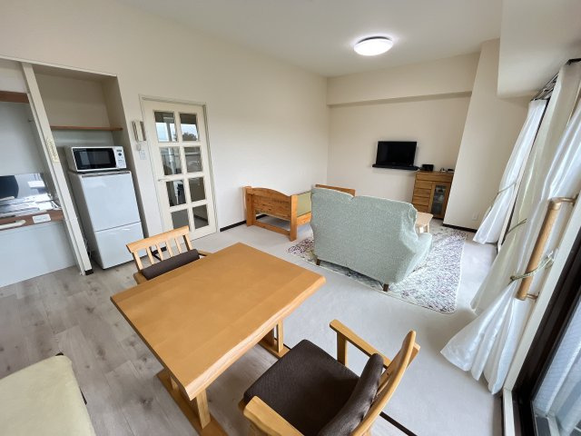 ロイヤルリゾート琵琶湖(琵琶湖眺望)の居間・リビング