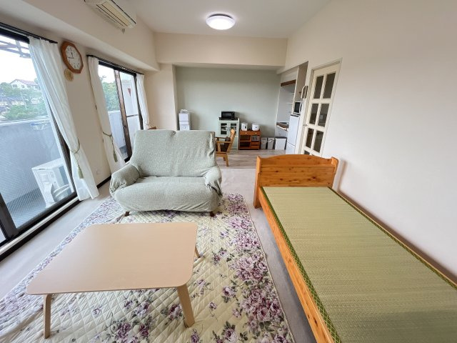 ロイヤルリゾート琵琶湖(琵琶湖眺望)の居間・リビング