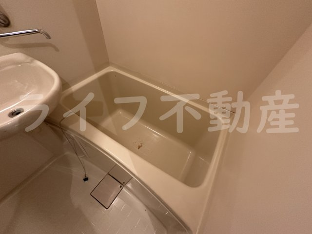 新深江ツリガミビルパートⅠの浴室|落ち着いた空間のお風呂です