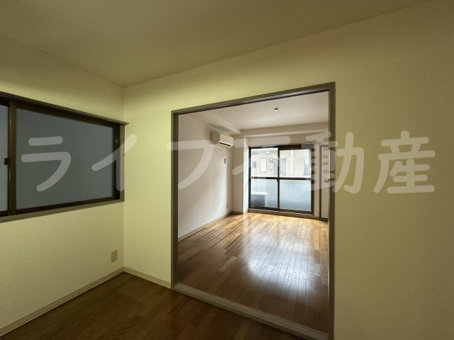 新深江ツリガミビルパートⅠの居間・リビング|おしゃれな居間です