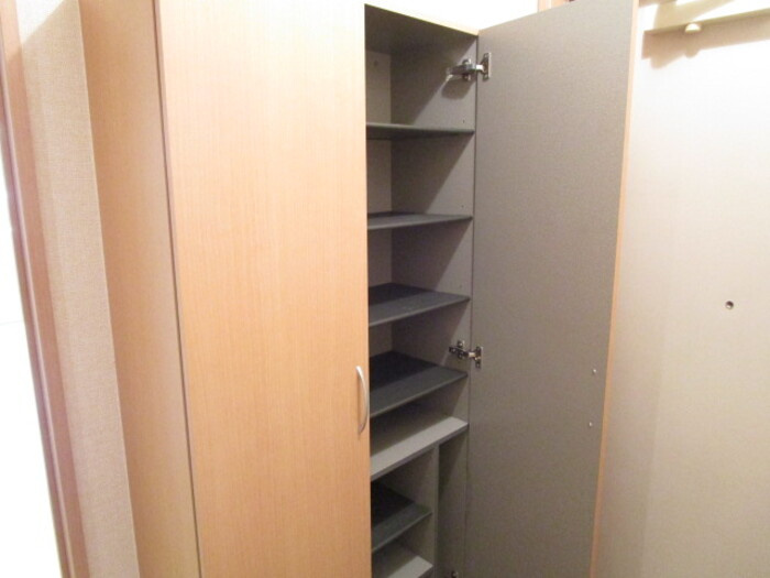 ファミール妙典の玄関