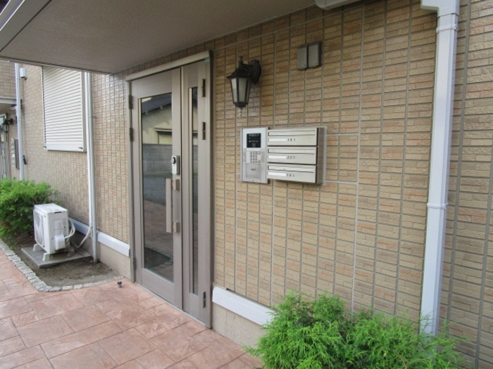 ファミール妙典のエントランス