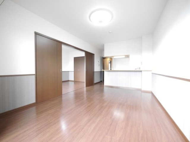 【居間・リビング】 | こちらの居間で趣味の時間をお楽しみください