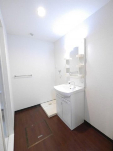 スターマンションの独立洗面台|独立洗面台、小物を置くことができて便利です