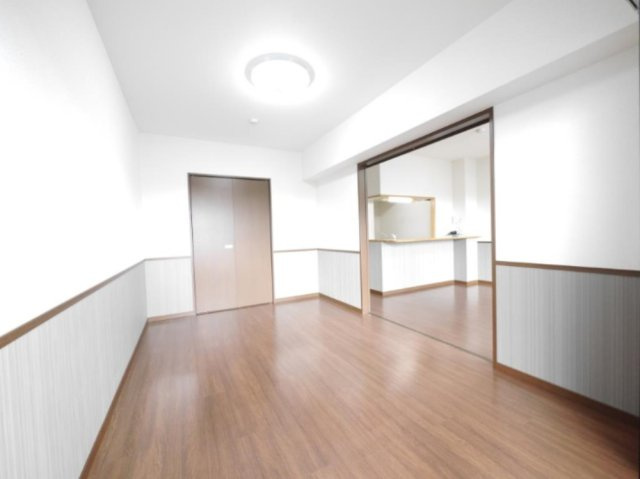 スターマンションの洋室|コンパクトで使いやすい洋室です