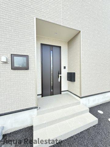 丸亀市今津町の新築一戸建の玄関|シンプルで使いやすい玄関です