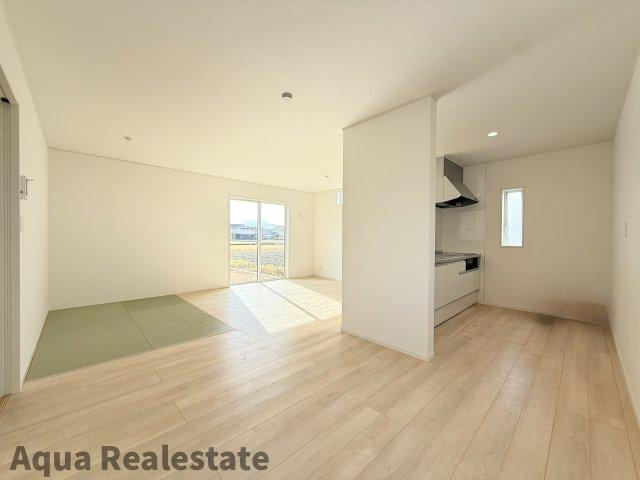 丸亀市今津町の新築一戸建の居間・リビング|リビングです