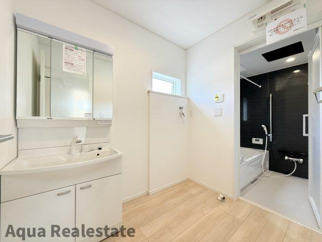 丸亀市今津町の新築一戸建の独立洗面台|朝の身支度には欠かせない独立洗面化粧台