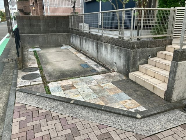 若草台戸建の駐車場
