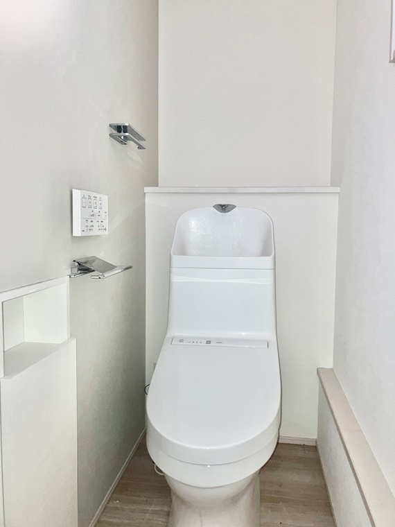 中落合戸建のトイレ