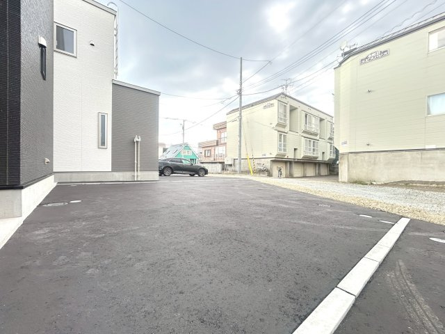 【新築戸建】札幌市東区本町1条6丁目6棟の駐車場|駐車2～3台可