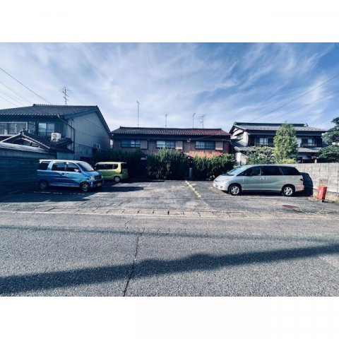 岐阜市花ノ木町２丁目の駐車場