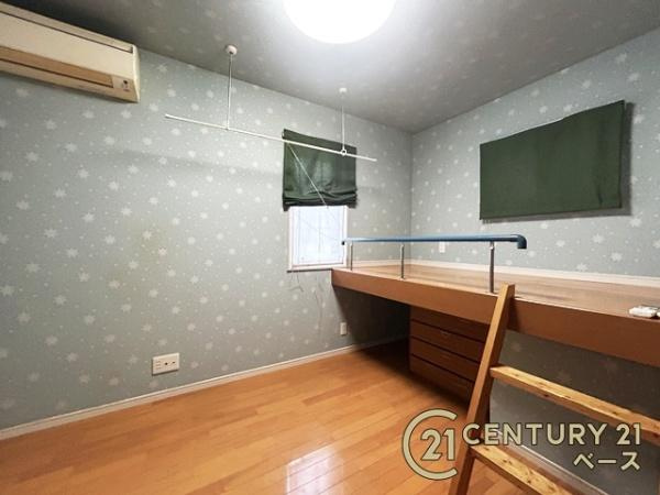 柏原市国分本町７丁目　一戸建の洋室|２階には３部屋の洋室があります！