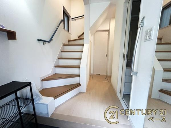 柏原市国分本町７丁目　一戸建の内装|すっきりとした玄関です！