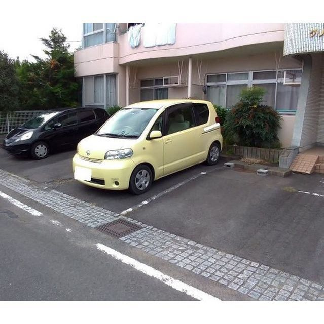グリーンハイツ福光の駐車場