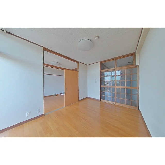 丸国ビルの居間・リビング