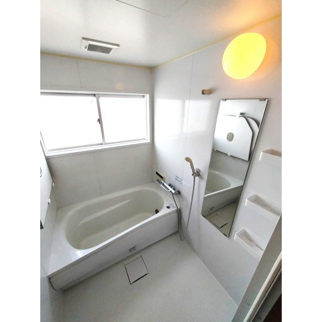 丸国ビルの浴室