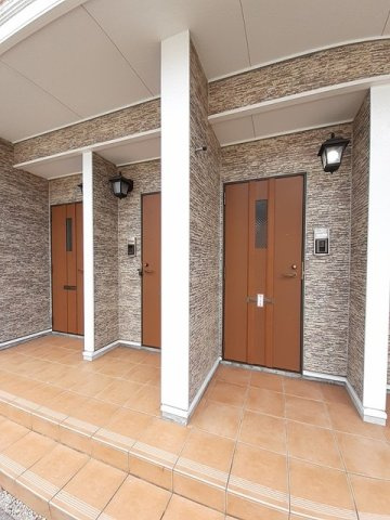 アルハンブラ二番館の玄関