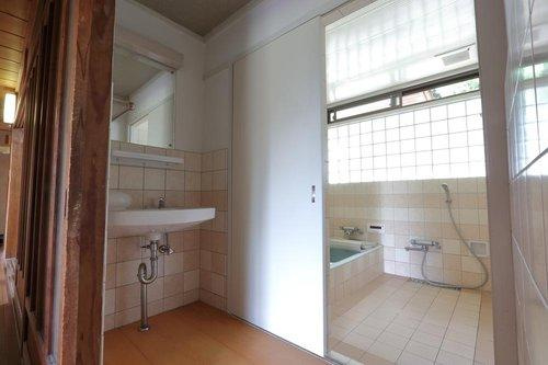 松江市東津田町の浴室