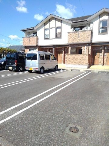 メゾングレイスＡの駐車場