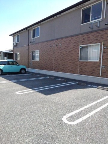ラフレシール・友Ａの駐車場