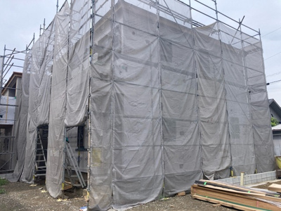 【外観】 | 磐田市池田 新築一戸建て 1号棟 | 現在建築中の外観画像です。ご内覧は同じメーカーの完成物件へご案内いたしますので、いつでもご相談ください！