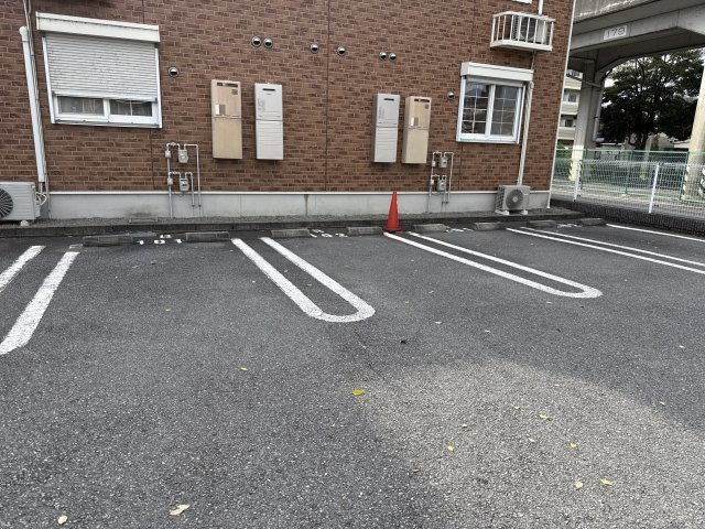 ブルーメ野里Ａの駐車場
