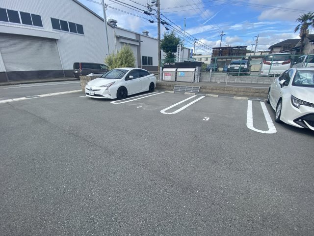 イデアル・ボヌールの駐車場