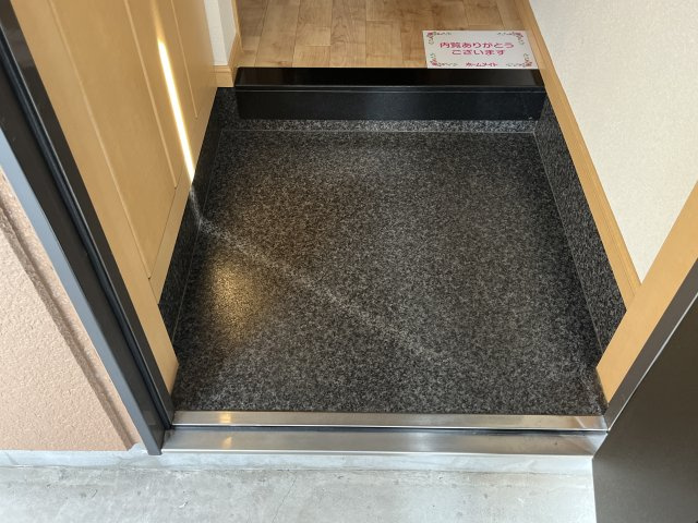 サンシャイン１号館の玄関