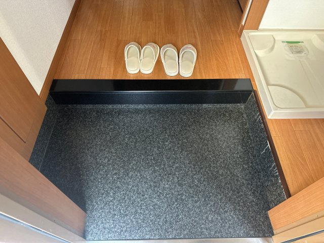 メゾンクローバーの玄関