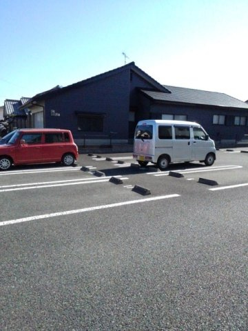 オレンジ・サンシャインの駐車場