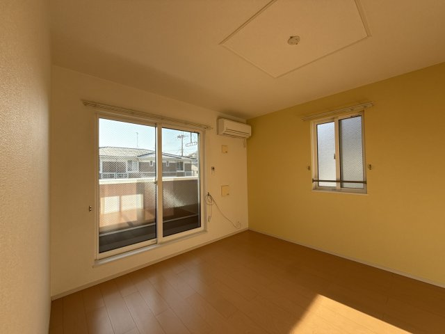 ネオ・ヒルサイドの居間・リビング
