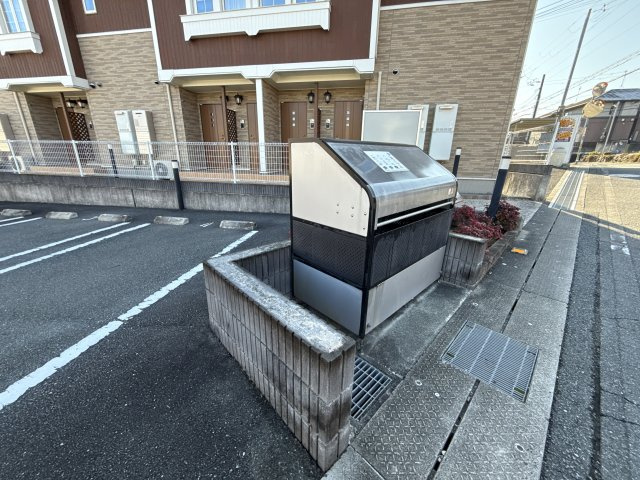 ネオ・ヒルサイドの駐車場
