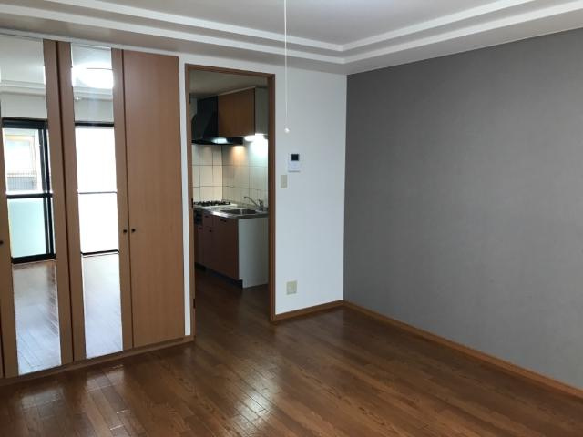 ヴィルコートの居間・リビング|洋室４