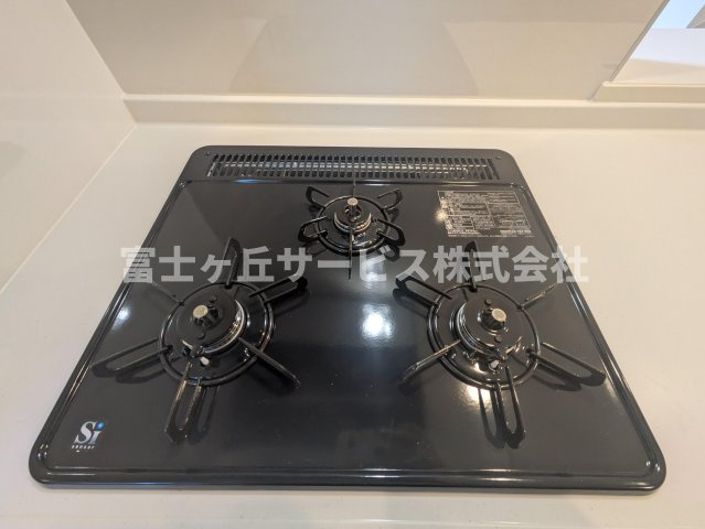 【その他】 | 磐田市池田 新築一戸建て 2号棟 | 3口コンロがあります