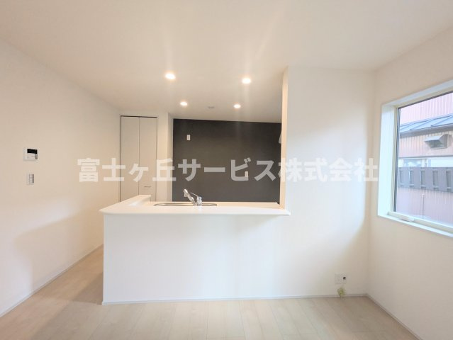 【キッチン】 | 磐田市池田 新築一戸建て 2号棟 | 前から見たキッチンです