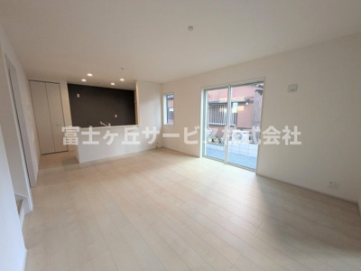 【居間・リビング】 | 磐田市池田 新築一戸建て 2号棟 | リビングダイニングです