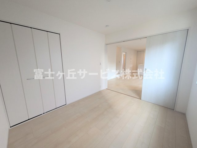 【洋室】 | 磐田市池田 新築一戸建て 2号棟 | リビング横の洋室です