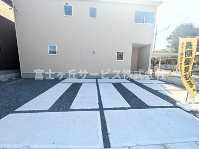 【駐車場】 | 磐田市池田 新築一戸建て 2号棟 | ３台駐車可能です