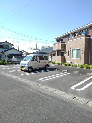 ゼファーしるくの駐車場