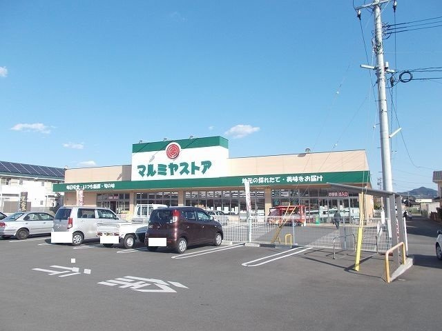 ゼファーしるくの周辺|マルミヤストア一ヶ岡店まで1300m