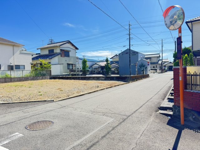 藤枝市　藤岡３丁目　分譲地全２区画　①の前面道路含む現地写真